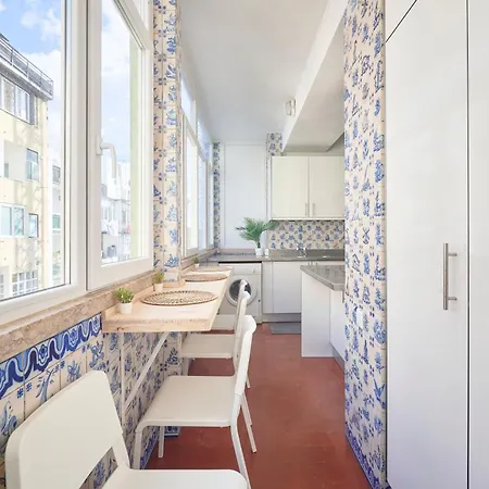 Sunny With Private Balcony Privatunterkunft