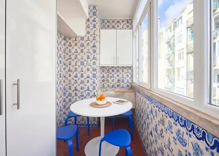 Sunny With Private Balcony *