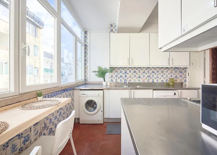 Sunny With Private Balcony Privatunterkunft