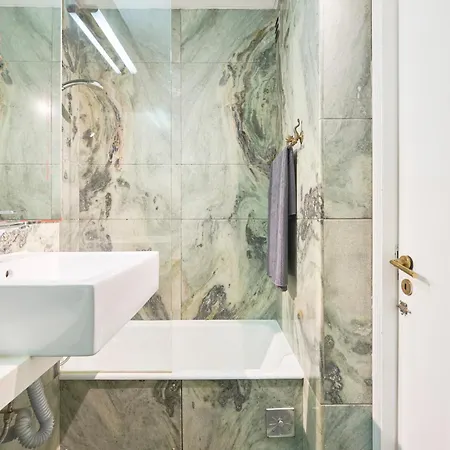 Sunny With Private Balcony Проживание в семье *